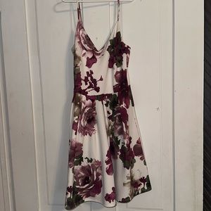 A COMFORTABLE floral dress — Size small